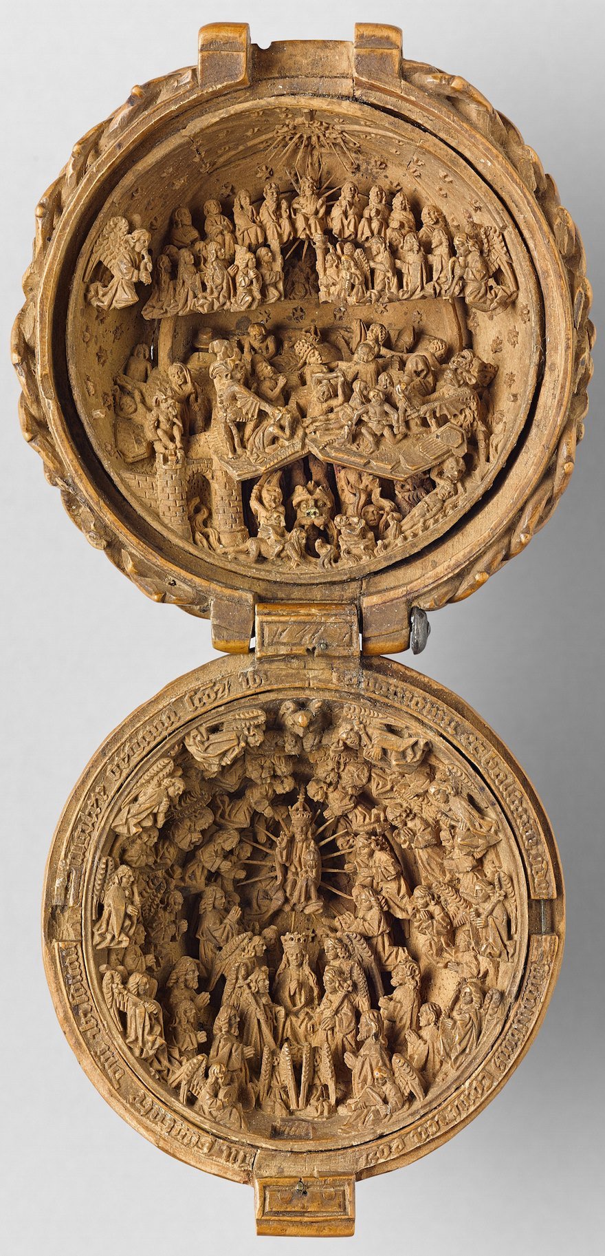 miniature-boxwood-carvings-16th-century-2