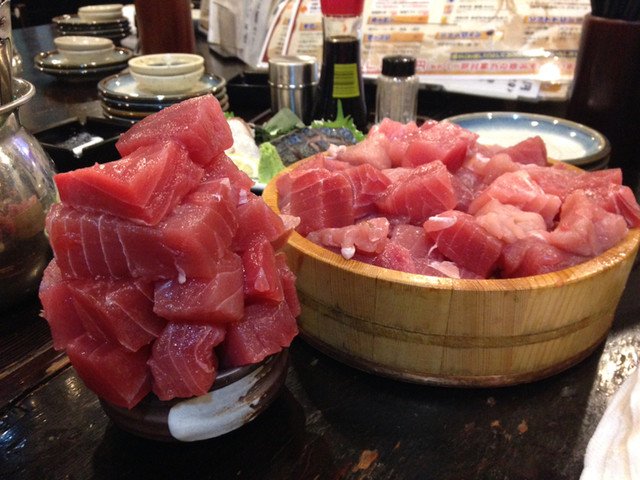 アジじゃないよ 横浜の海鮮居酒屋 魚参 の名物はまぐろブツ盛り Hachibachi