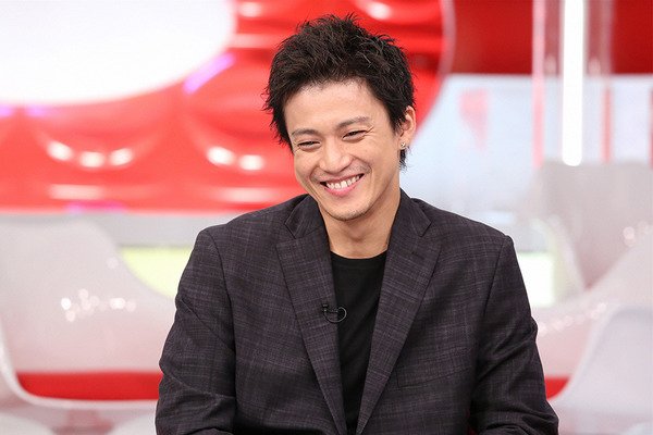 スラリと高い背も魅力の小栗旬に持ち上がる身長サバ読み疑惑 Hachibachi スラリと高い背も魅力の小栗旬に持ち上がる身長サバ読み疑惑 Hachibachi