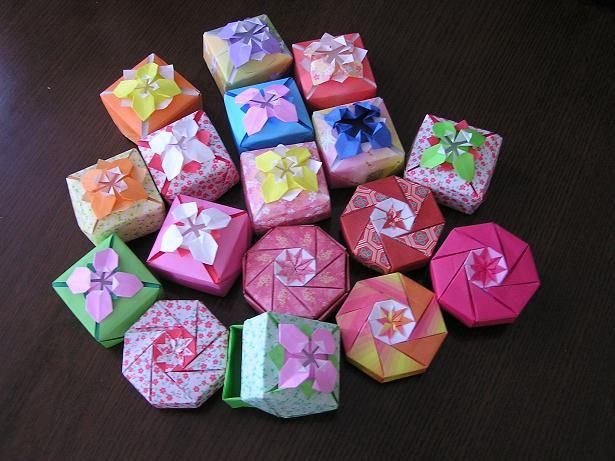 机の上に置くとかわいい 折り紙でゴミ箱を作る方法 Hachibachi