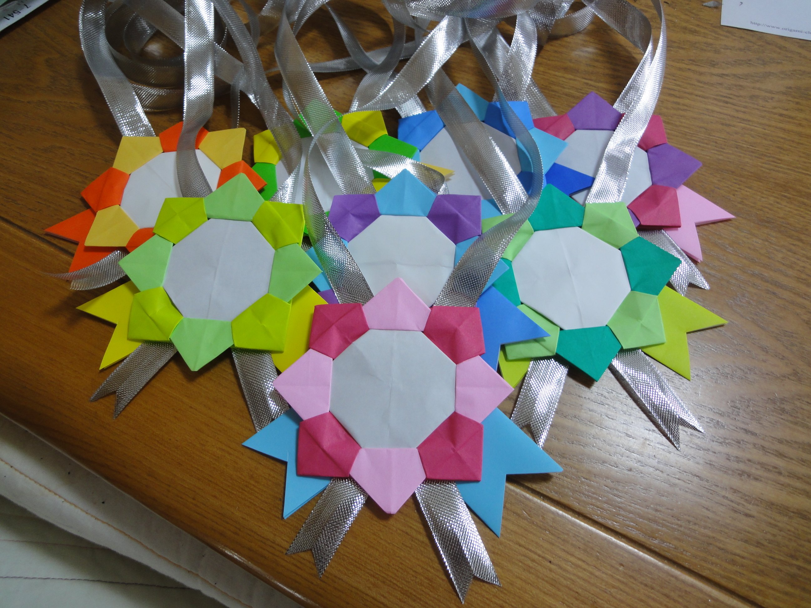 簡単にできる 折り紙のメダルの作り方 Hachibachi