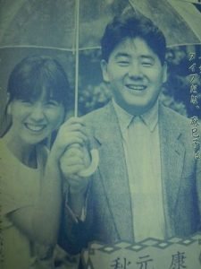 数々の名曲を生み出した秋元康を支える妻の存在 Hachibachi 数々の名曲を生み出した秋元康を支える妻の存在 Hachibachi