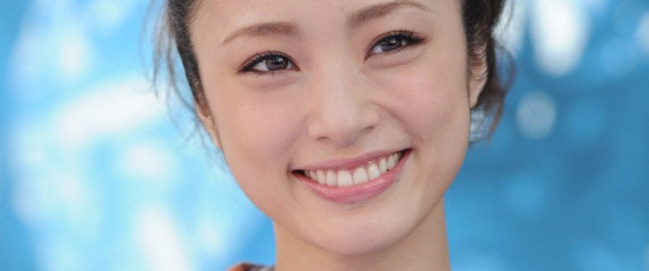 上戸彩のデビュー当時と現在の比較 出っ歯は矯正 整形疑惑も Hachibachi 上戸彩のデビュー当時と現在の比較 出っ歯は矯正 整形疑惑も Hachibachi