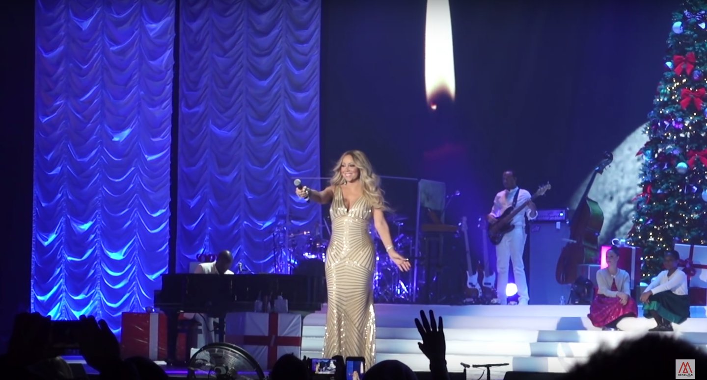 capture decran 2017 12 13 a 14 27 50.png?resize=1200,630 - [Vidéo] Mariah Carey rend hommage à Johnny Hallyday en plein concert