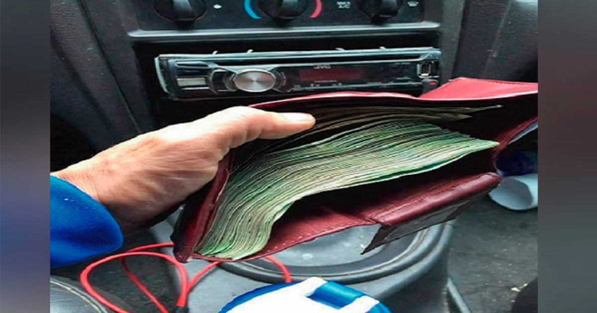 cover7 2.jpg?resize=412,232 - Padre e hijo encontraron una billetera llena de dinero y lo que hicieron se ha vuelto viral en redes sociales