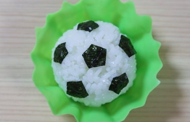 海苔がポイント サッカーボールおにぎりの作り方 Hachibachi