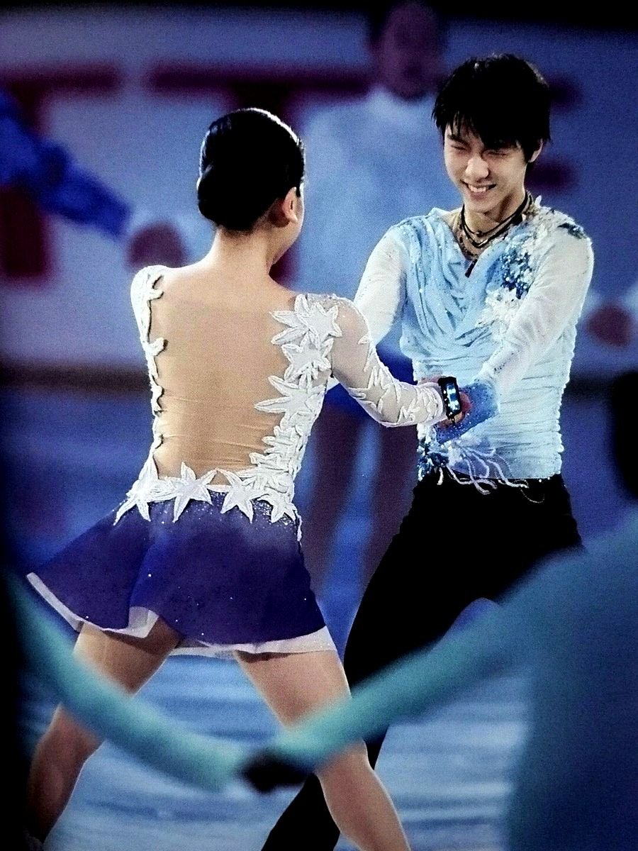 仲の良い二人に注目 羽生結弦と浅田真央 Hachibachi