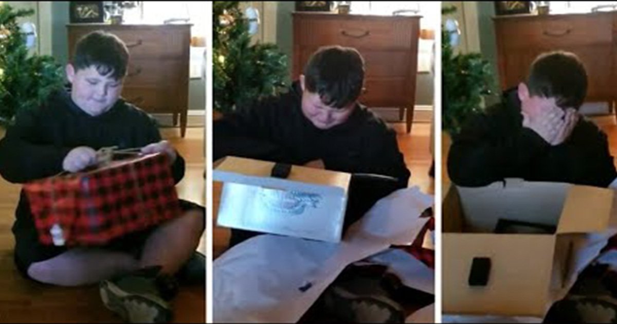 ec8db8eb84ac18 2.jpg?resize=1200,630 - Young Boy Broke Into Tears As He Opened His Christmas Gift And Found Out He's Going To Become A Big Brother