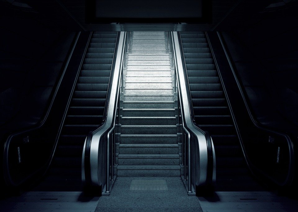 escalator-769790_960_720
