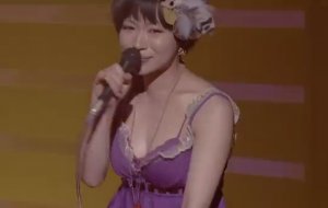 実は胸がかなり大きいと噂になっている椎名林檎 Hachibachi 実は胸がかなり大きいと噂になっている椎名林檎 Hachibachi