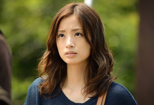 女性の憧れ上戸彩の髪型 愛されヘアを作り出す美容院やヘアアイテムを 女性の憧れ上戸彩の髪型 愛されヘアを作り出す美容院やヘアアイテムを