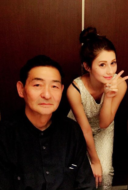 ダレノガレ明美 家族最強説 兄の結婚式写真が話題に Hachibachi ダレノガレ明美 家族最強説 兄の結婚式写真が話題に Hachibachi