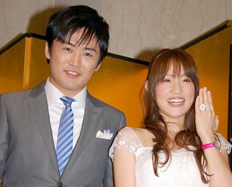 img 5a310896f2a7e.png?resize=1200,630 - 劇団ひとりと大沢あかねの夫婦仲をご紹介！