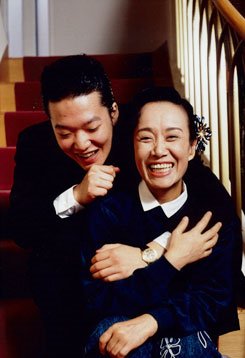 昭和を代表する国民的歌手美空ひばり 水前寺清子との確執は本当 息子の黒い噂とは Hachibachi 昭和を代表する国民的歌手美空ひばり 水前寺清子との確執は本当 息子の黒い噂とは Hachibachi