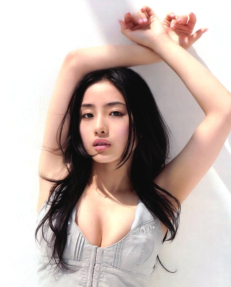 石原さとみに太っていた時期はある 細くキレイな足はいつから Hachibachi 石原さとみに太っていた時期はある 細くキレイな足はいつから Hachibachi