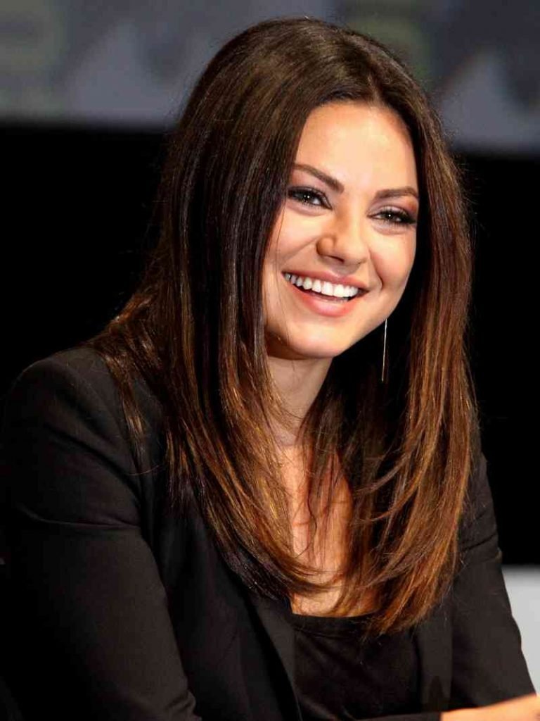 people-criticize-mila-kunis-for-letting-her-daughter-to-drink-wine-1