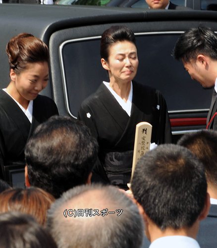 萬田久子と内縁の夫佐々木力の関係 息子と莫大な遺産の行方とは Hachibachi 萬田久子と内縁の夫佐々木力の関係 息子と莫大な遺産の行方とは Hachibachi