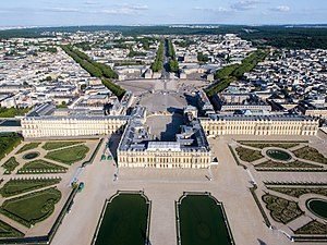 300px-vue_aerienne_du_domaine_de_versailles_par_toucanwings_-_creative_commons_by_sa_3-0_-_073