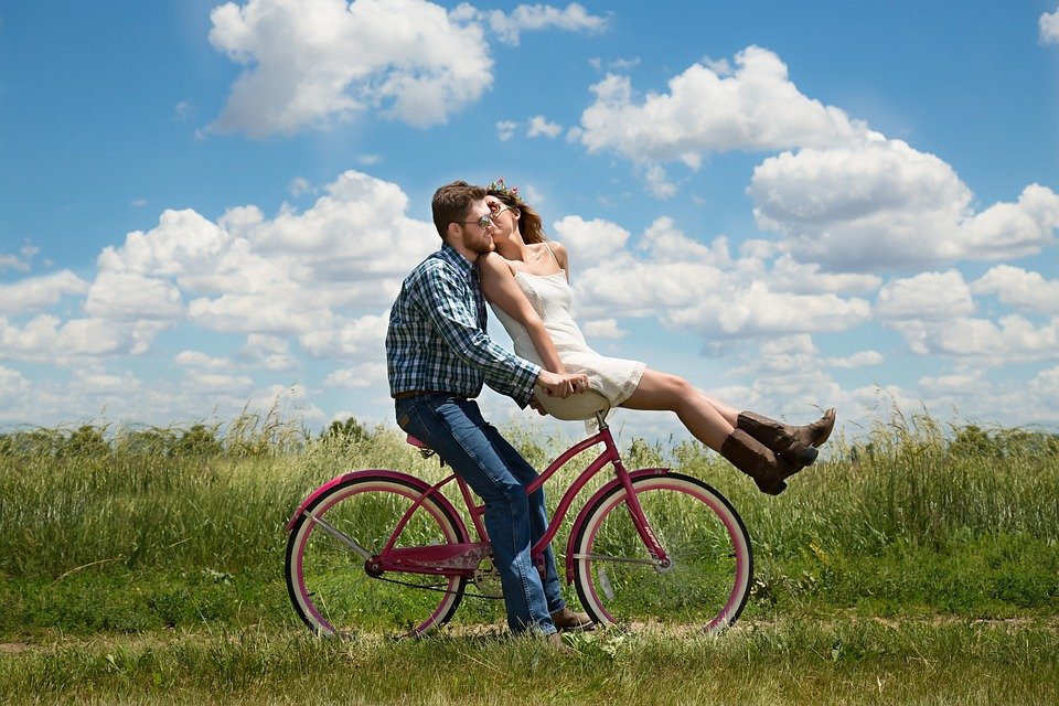 약혼, 커플, 로맨스, 자전거, 행복, 함께, 관계, 젊은 커플, 사랑, 행복 한 젊은 커플