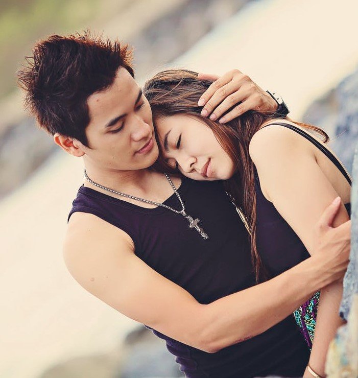 8 Differents Types De Calins Et Ce Qu Ils Revelent Au Sujet De Votre Relation Vonjour 8 Differents Types De Calins Et Ce Qu Ils Revelent Au Sujet De Votre Relation Vonjour