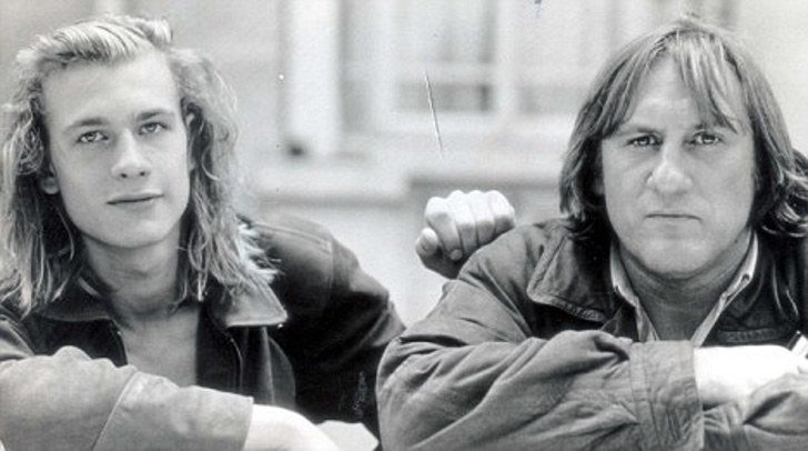 PKT2653 - 180125 1991 Ator Gerard Depardieu e filho Guillaume Depardieu Gerard Depardieu A Thing About distintamente lembra sendo 21 MOST é o sentido fraco de surpresa por ter sobrevivido tanto tempo. Naqueles dias, Sua noção de um excelente desempenho foi tornando-se casa a partir do bar. Agora, o jogador só você é a mesma idade Atingido - mas sem adquirir o nariz quebrado ou as convicções. Desde que deixou a escola, Guillaume Depardieu tem-se discretamente a estudar piano no Conservatório de Paris e elite está fazendo trilhas em pegadas de tamanho pizza de seu pai.