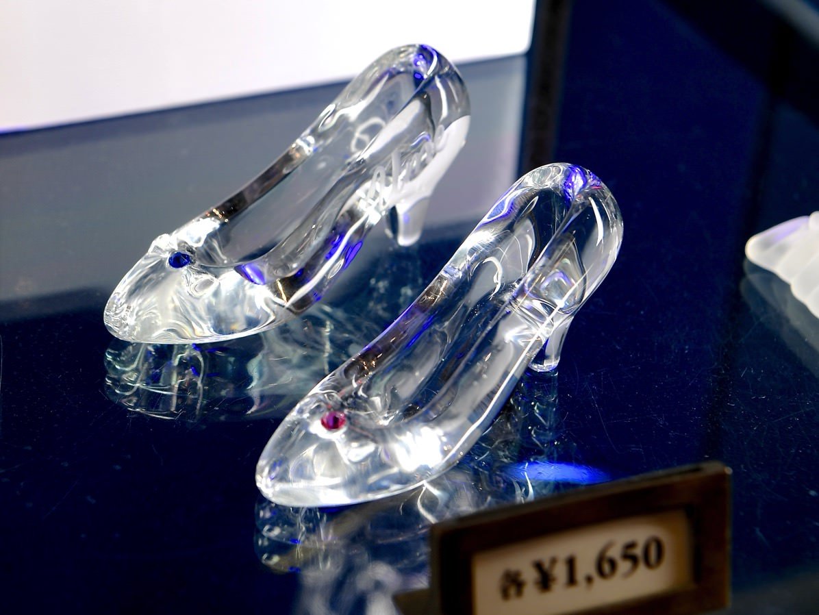 ディズニーランドの定番土産 ガラスの靴 の買い方とは Hachibachi