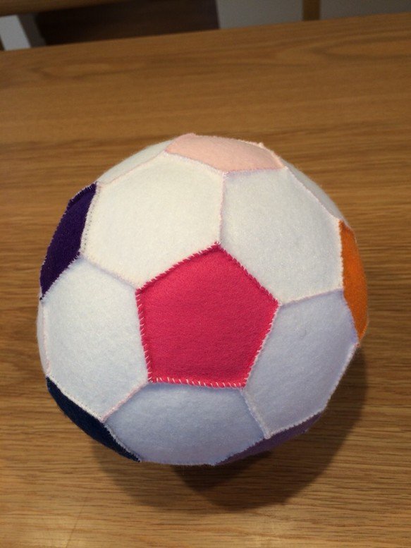お守りに フェルトのサッカーボールの作り方 Hachibachi