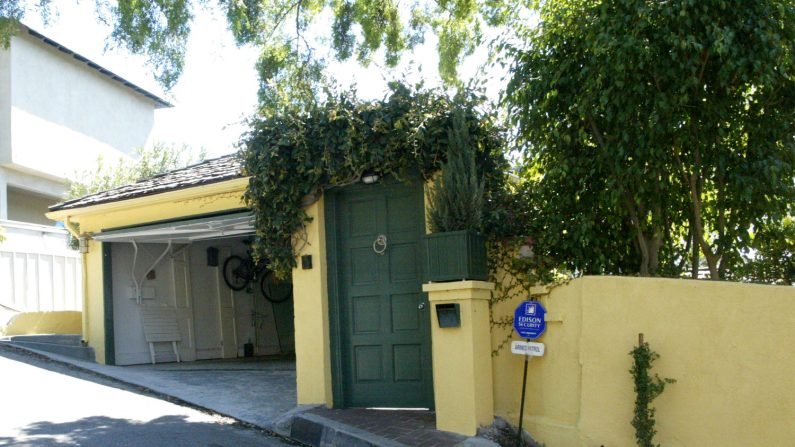 garage.jpg?resize=412,232 - California HOA Garage Door Policy Upsets Auburn Community