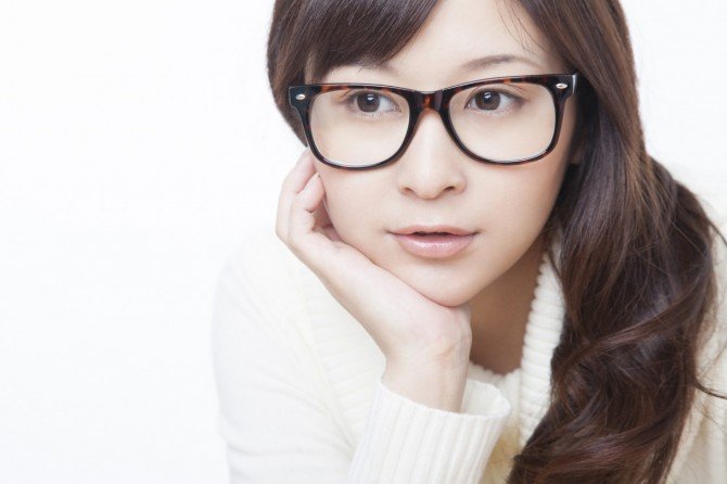 メガネ女子似合う髪型って おすすめのヘアアレンジをご紹介 Hachibachi メガネ女子似合う髪型って おすすめのヘアアレンジをご紹介 Hachibachi