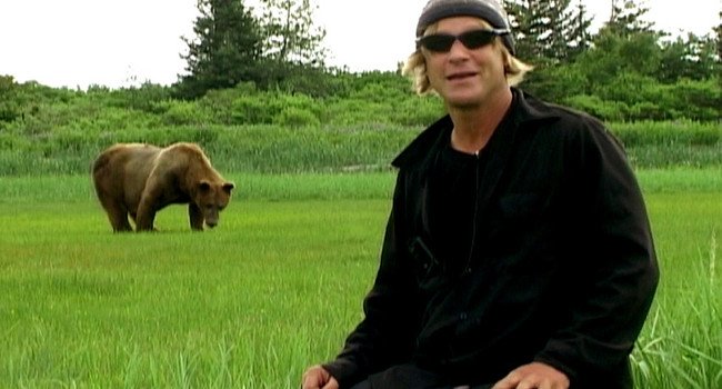 grizzly man 650x350.jpg?resize=1200,630 - 壮絶な最期！クマを撮影し続けたグリズリーマンとは？