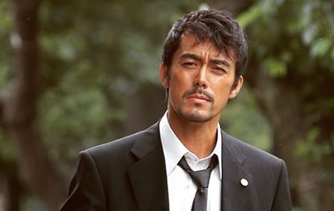 阿部寛さんは身長をごまかしている 事の真相は Hachibachi 阿部寛さんは身長をごまかしている 事の真相は Hachibachi