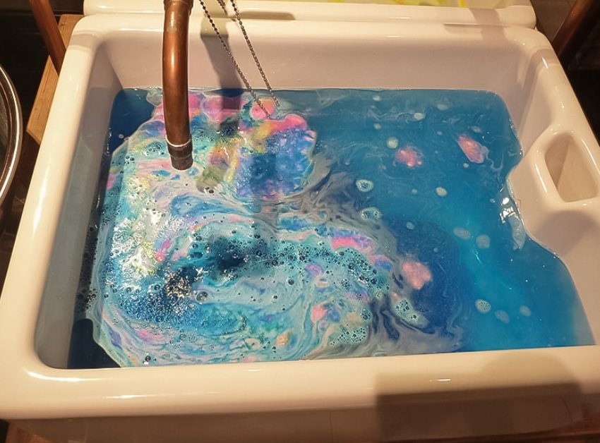 お風呂場を30秒でアートに変える入浴剤 Lushが凄すぎる Hachibachi