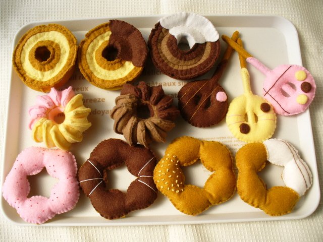 子どものおもちゃにピッタリ フェルトのドーナツの作り方 Hachibachi