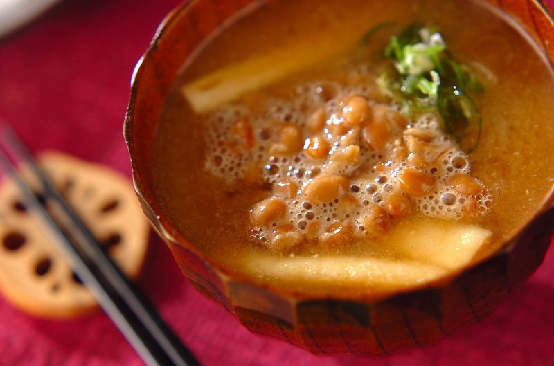 Image result for 味噌汁の中に納豆