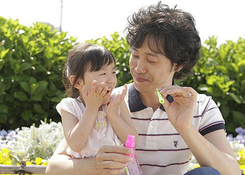 大泉洋は結婚をしている 嫁と娘を大公開 Hachibachi 大泉洋は結婚をしている 嫁と娘を大公開 Hachibachi