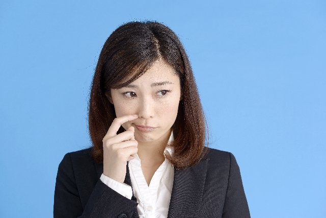 顔にほくろが多い原因とは ほくろが増えるのはなぜ Hachibachi 顔にほくろが多い原因とは ほくろが増えるのはなぜ Hachibachi