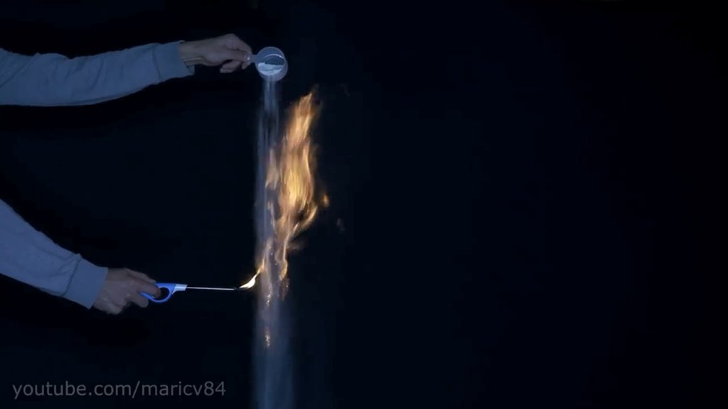 10-household-items-that-are-highly-flammable-10-amazing-experiments-with-fire-mp4_20180223_180839-574