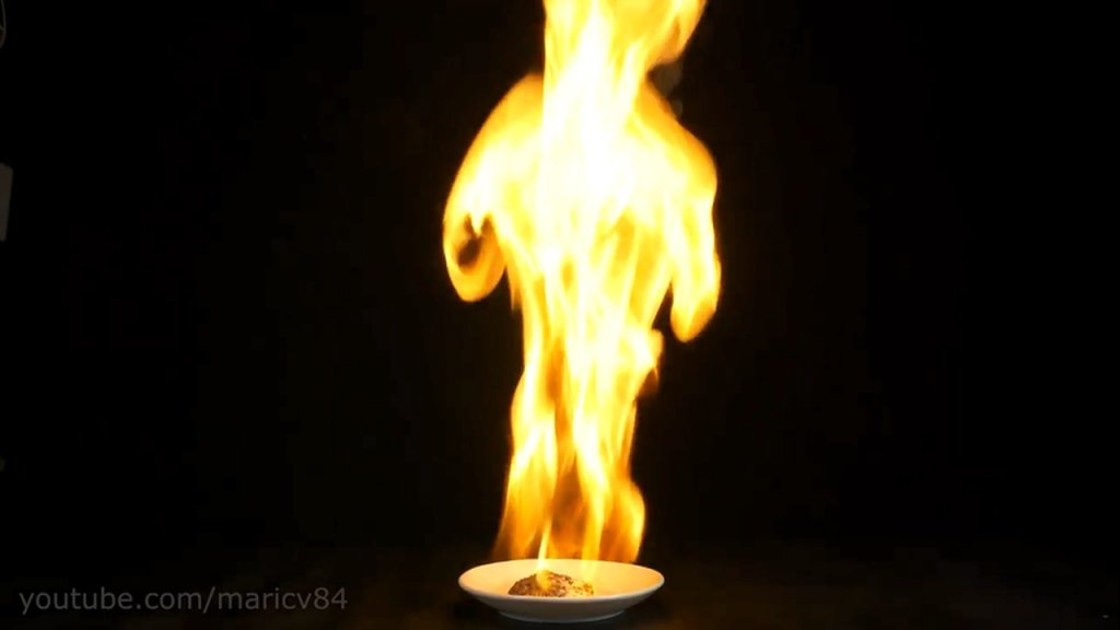 10-household-items-that-are-highly-flammable-10-amazing-experiments-with-fire-mp4_20180223_181036-319