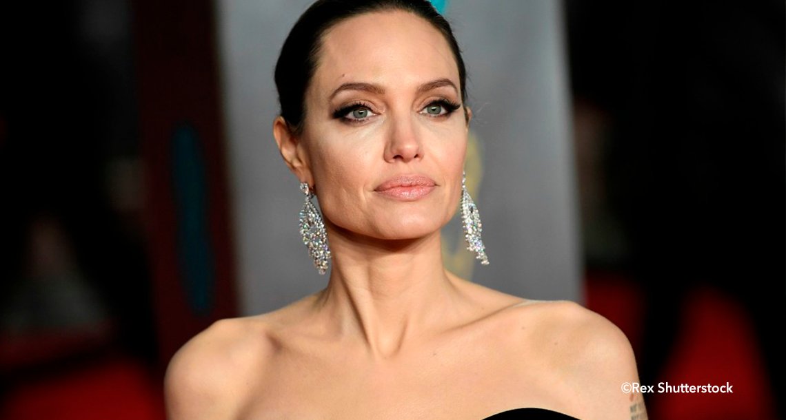 cover 4ang.png?resize=412,232 - Gran preocupación por la extrema delgadez de Angelina Jolie