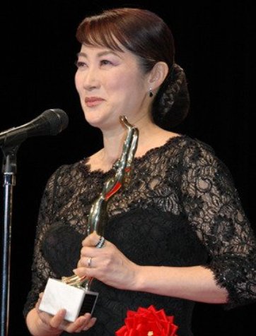 余貴美子の私生活に迫る 姉妹はいるの ジュディオングとの姉妹説 Hachibachi