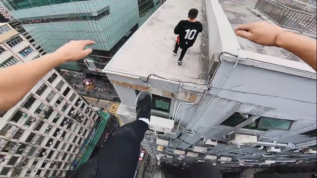 rooftop-pov-escape-from-hong-kong-security-%f0%9f%87%ad%f0%9f%87%b0-mp4_20180213_155348-619