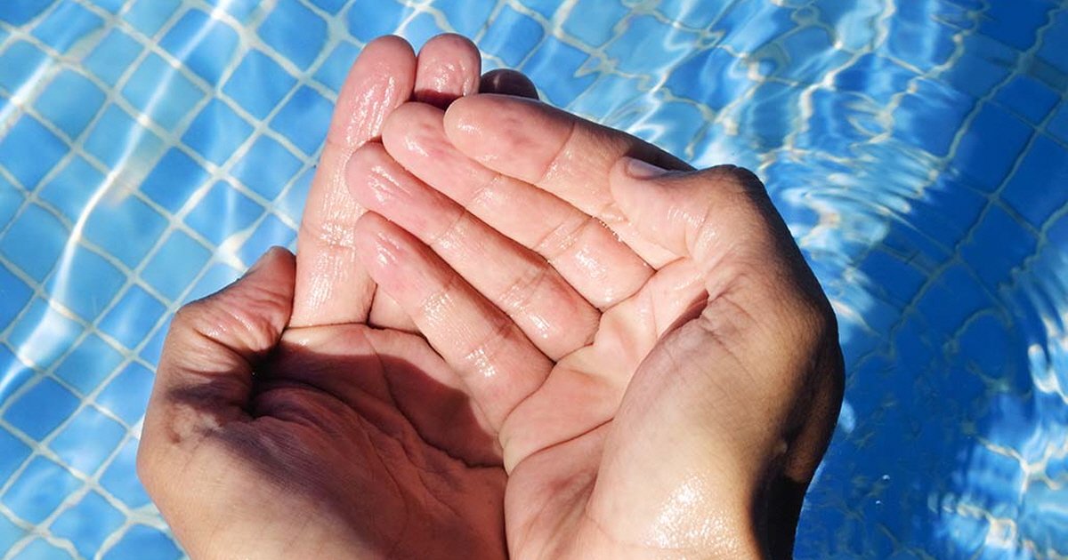 wrinkly fingers after swimming.jpg?resize=1200,630 - 목욕 오래 하면 손가락이 '쭈글쭈글'해지는 이유