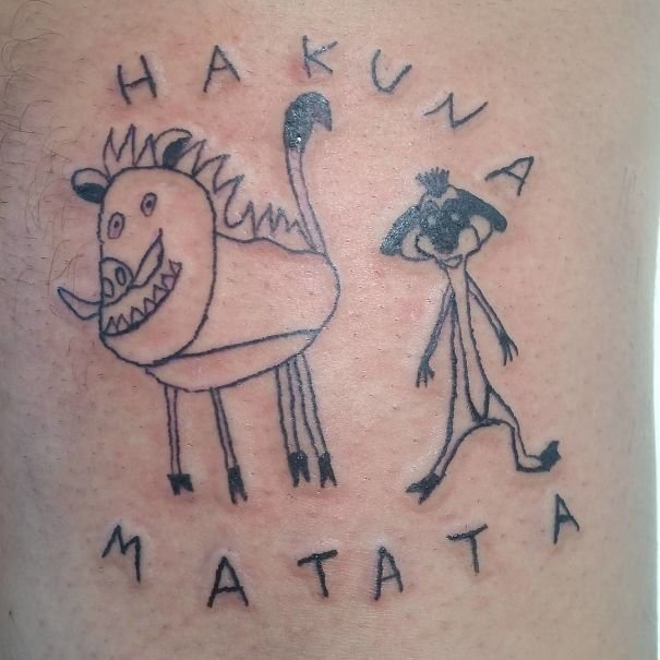 O artista é especialista em tatuagens feias