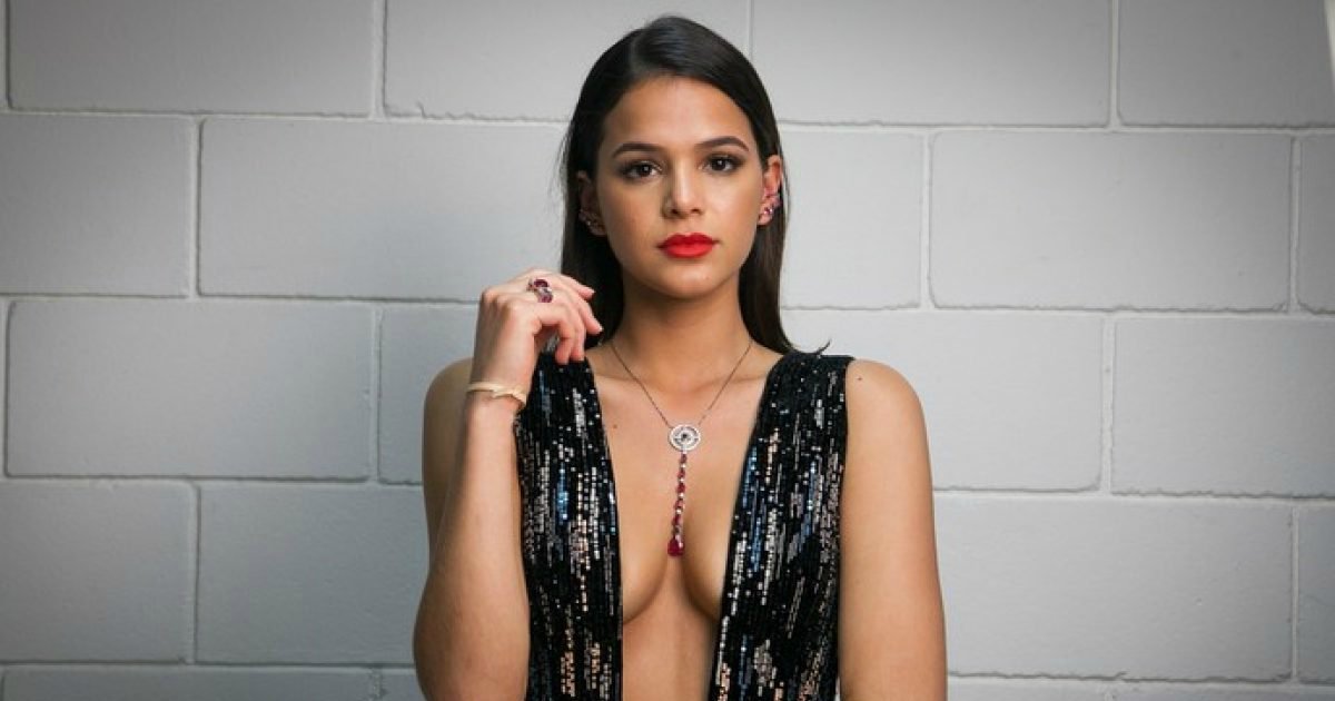 brunam.png?resize=412,232 - Bruna Marquezine é criticada por homenagem à Marielle Franco e dá uma bela resposta