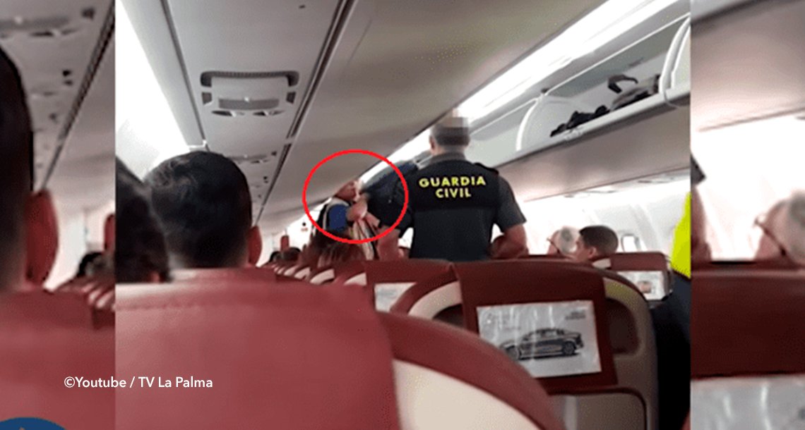 cover 4avion.png?resize=412,275 - Expulsan de un avión a un hombre que lanzó gritos racistas a una azafata