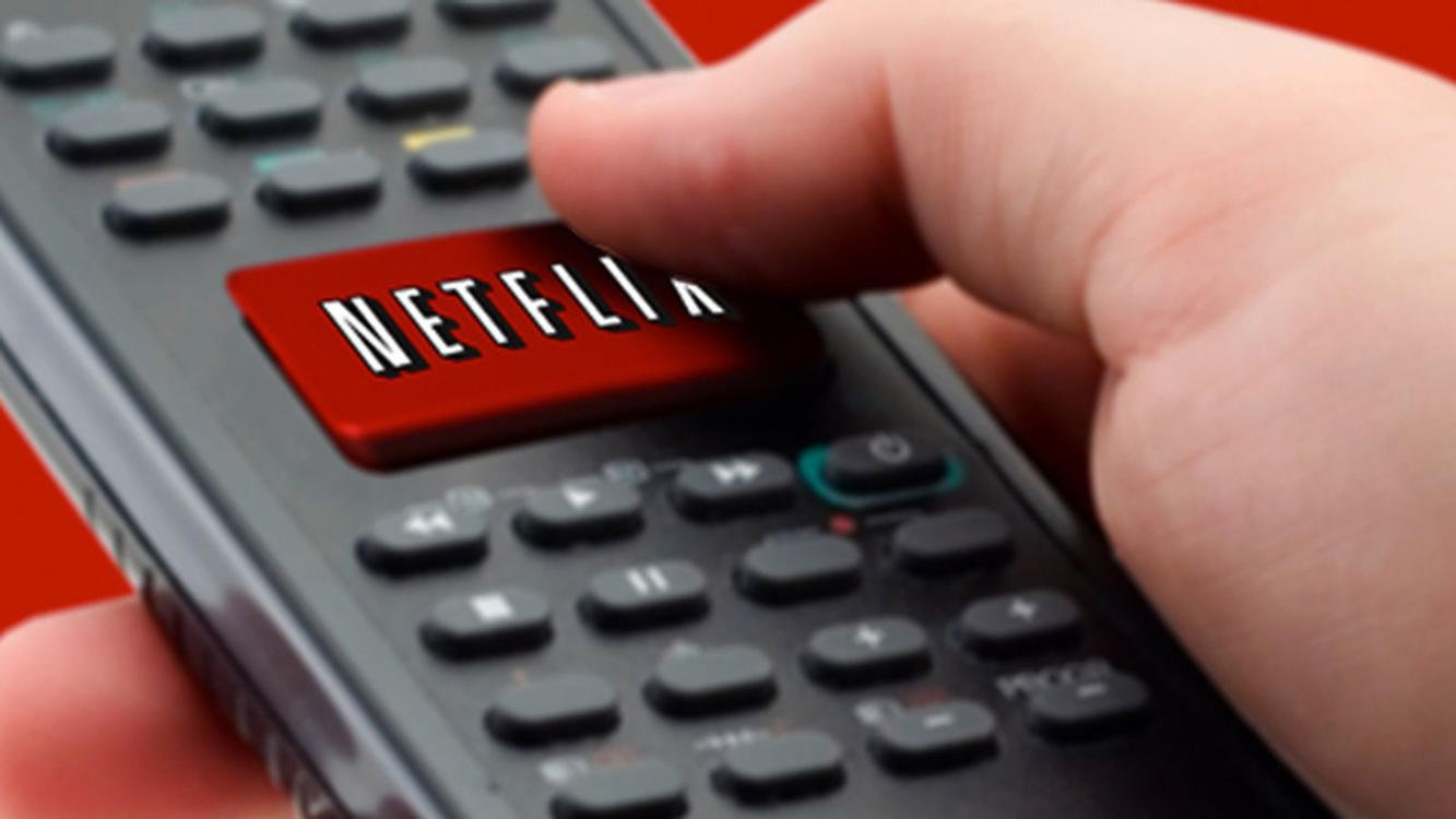 netflix remote.jpg?resize=412,275 - Segundo estudo da Netflix, brasileiro está "trocando" novelas das 21h por séries