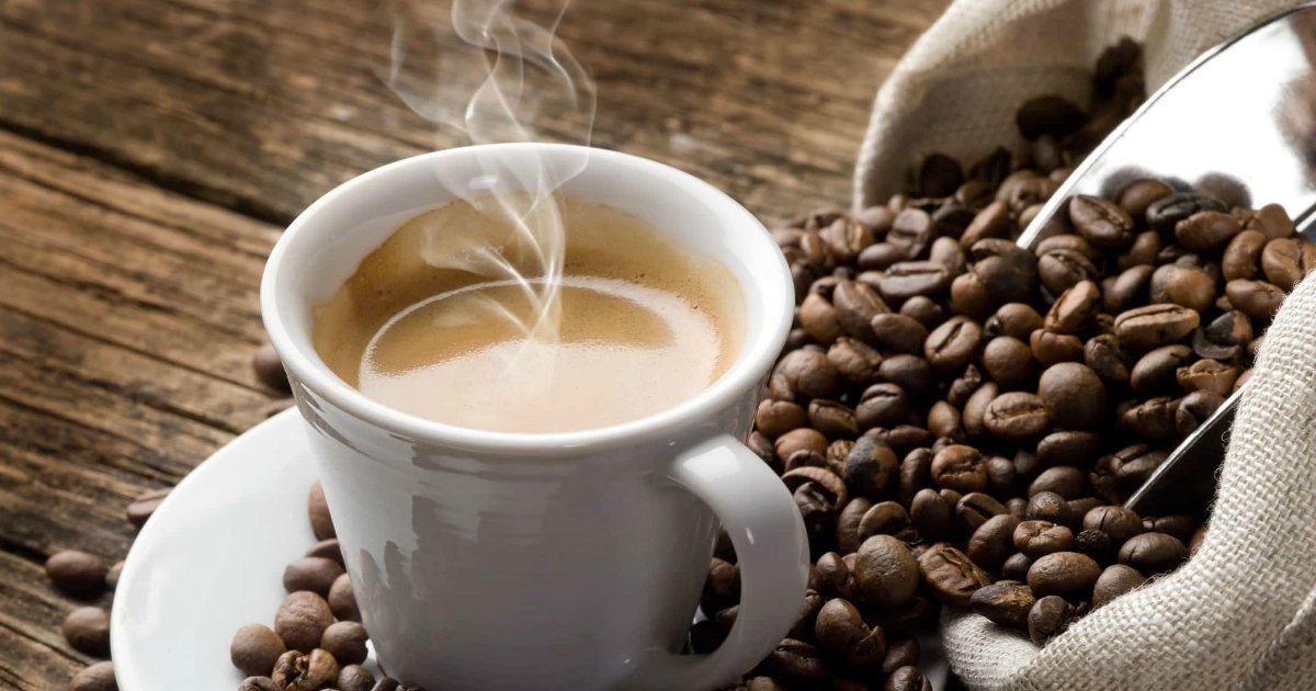 cafezinho.png?resize=1200,630 - Beber três xícaras de café por dia pode fazer você viver mais, diz estudo