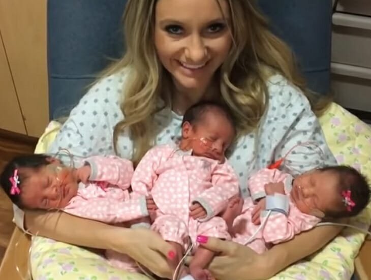 mère-obtient-surpris-après-donner-naissance-à-triplets-1
