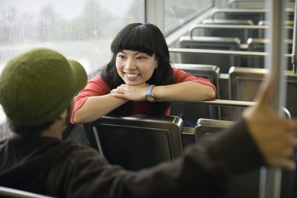 shutterstock 95997617.jpg?fit=1000%2C667&ssl=1&strip=all - Pessoas que são mais felizes conversam com estranhos no transporte público