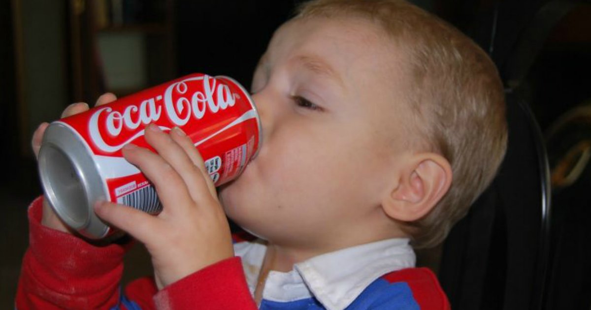 soda.png?resize=412,232 - No Brasil, 56% das crianças bebem refrigerante antes de 1 ano de idade